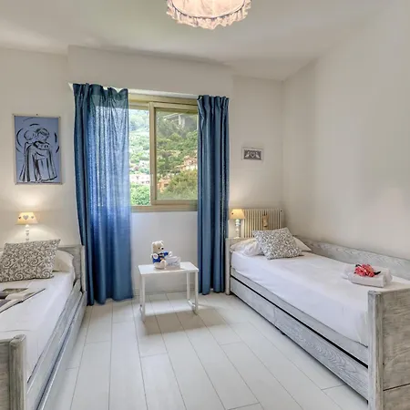 Les Cypres Garavan *