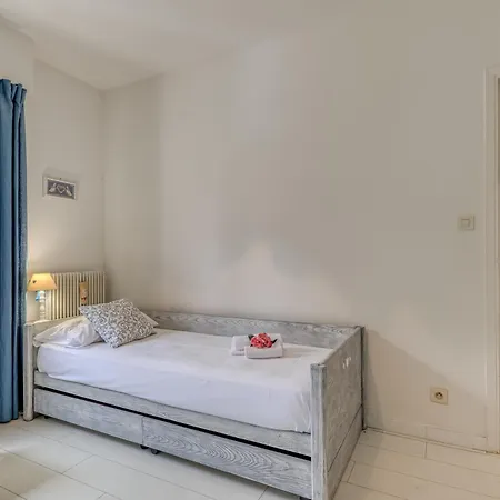 Les Cypres Garavan Апартаменты *