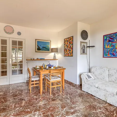 Les Cypres Garavan * Ментона