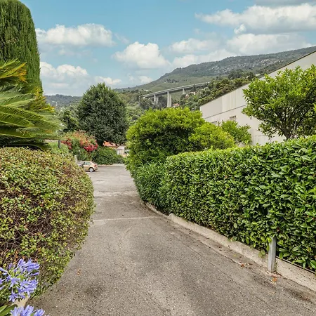 Les Cypres Garavan *