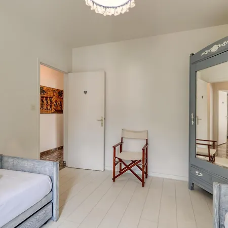 Les Cypres Garavan *