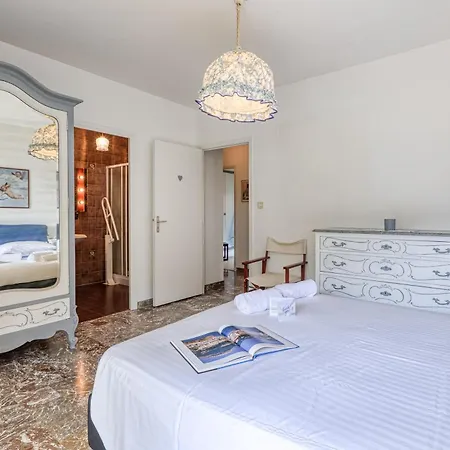 Les Cypres Garavan Apartmán